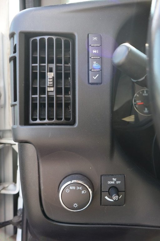 2023 GMC Savana Commercial Cutaway in Montreal, Quebec - 17 - w1024h768px