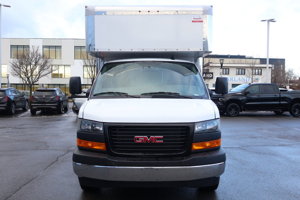 GMC Savana Cutaway 3500  2024 à Montréal, Québec - 7 - w1024h768px