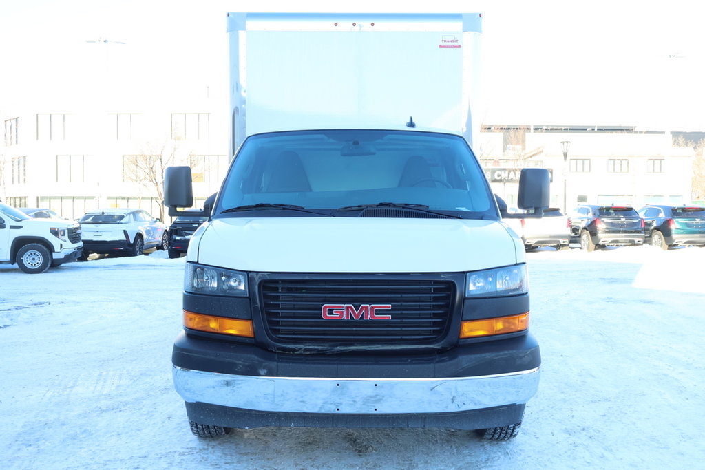 GMC Savana Cutaway 3500  2024 à Montréal, Québec - 7 - w1024h768px