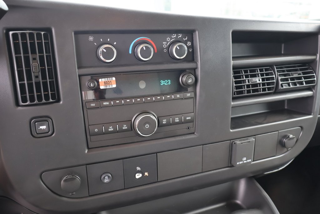 2026 GMC Savana Cutaway 3500 in Montreal, Quebec - 5 - w1024h768px