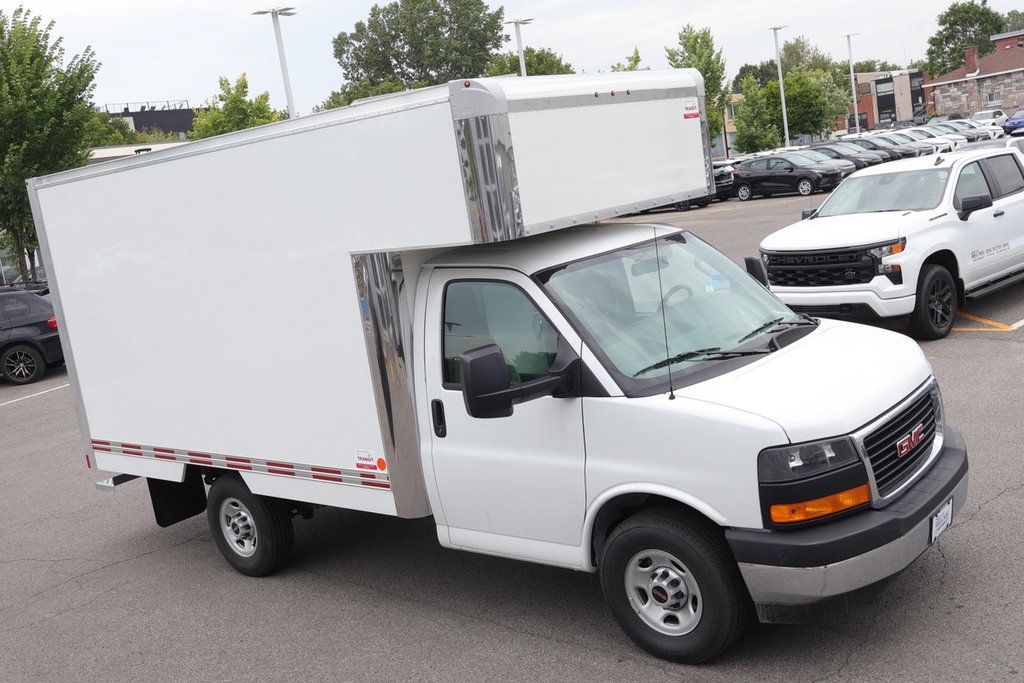 2026 GMC Savana Cutaway 3500 in Montreal, Quebec - 8 - w1024h768px