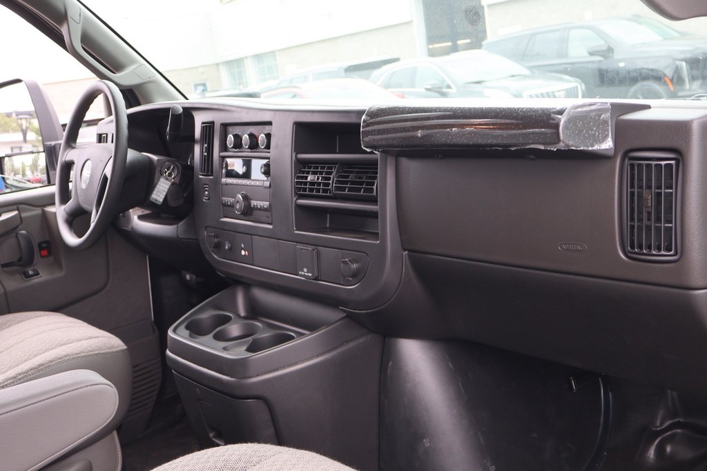 2026 GMC Savana Cutaway 3500 in Montreal, Quebec - 9 - w1024h768px