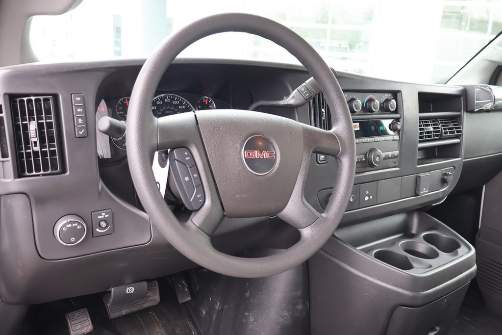2026 GMC Savana Cutaway 3500 in Montreal, Quebec - 10 - w1024h768px