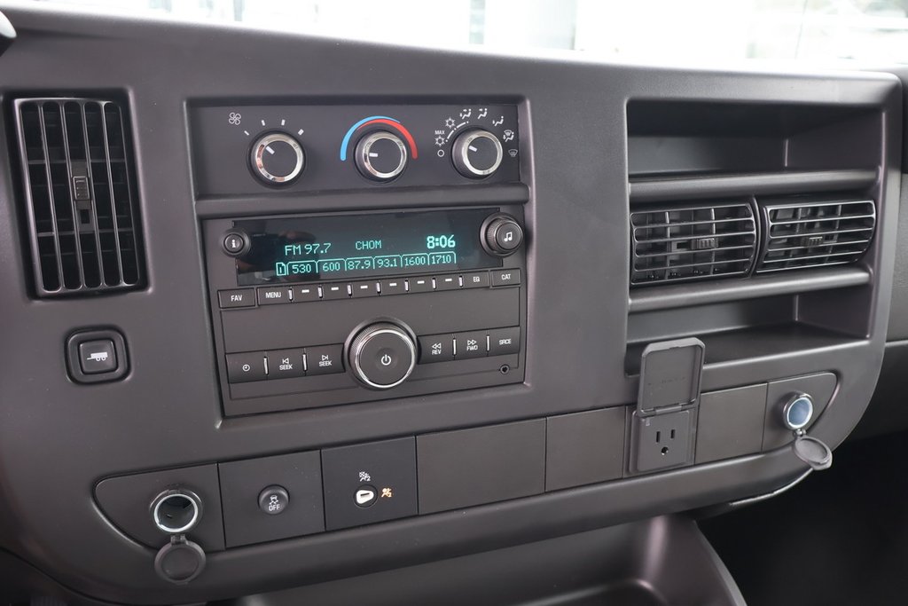 2026 GMC Savana Cutaway 3500 in Montreal, Quebec - 5 - w1024h768px