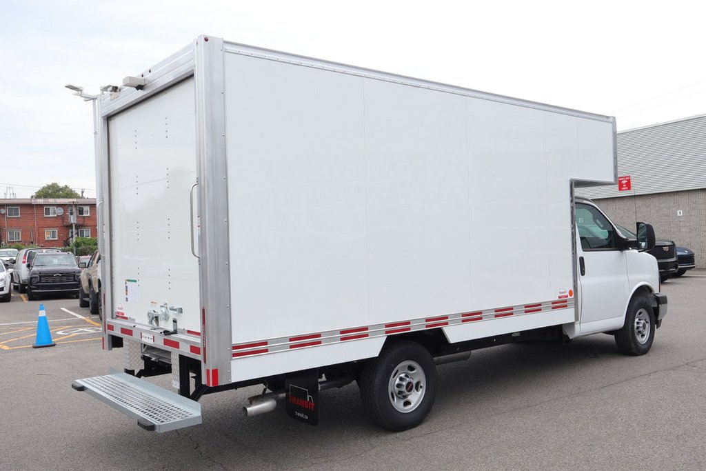 2026 GMC Savana Cutaway 3500 in Montreal, Quebec - 18 - w1024h768px