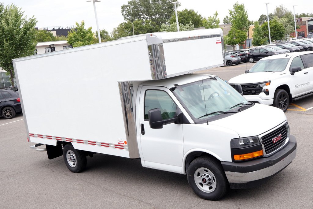 2026 GMC Savana Cutaway 3500 in Montreal, Quebec - 8 - w1024h768px