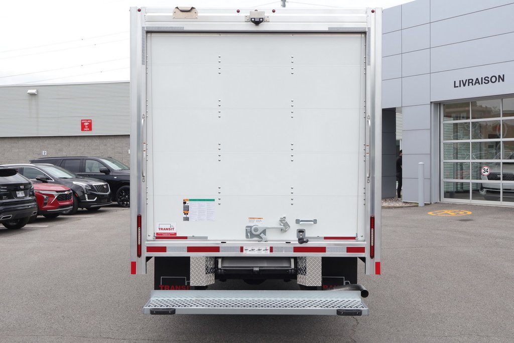 2026 GMC Savana Cutaway 3500 in Montreal, Quebec - 16 - w1024h768px
