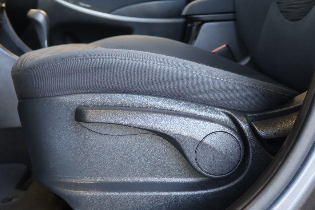 2017 Hyundai Accent in Montreal, Quebec - 7 - w1024h768px