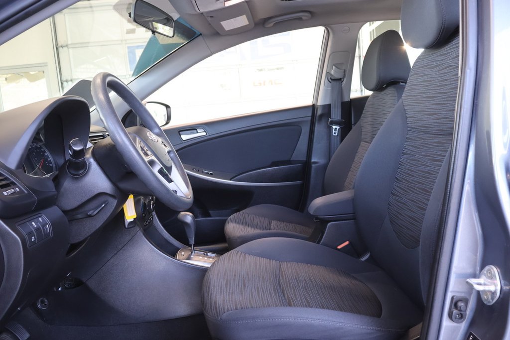 2017 Hyundai Accent in Montreal, Quebec - 2 - w1024h768px