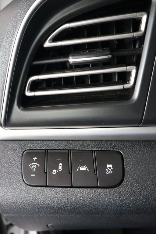 2020 Hyundai Elantra in Montreal, Quebec - 19 - w1024h768px