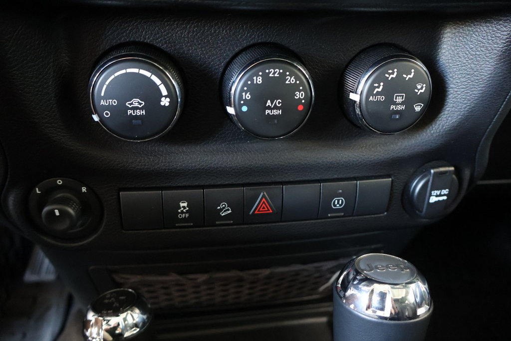 Jeep Wrangler Unlimited Sahara 2 TOITS CERTIFIÉ INSPECTÉ AUTOMATIQUE 2017 à Montréal, Québec - 15 - w1024h768px