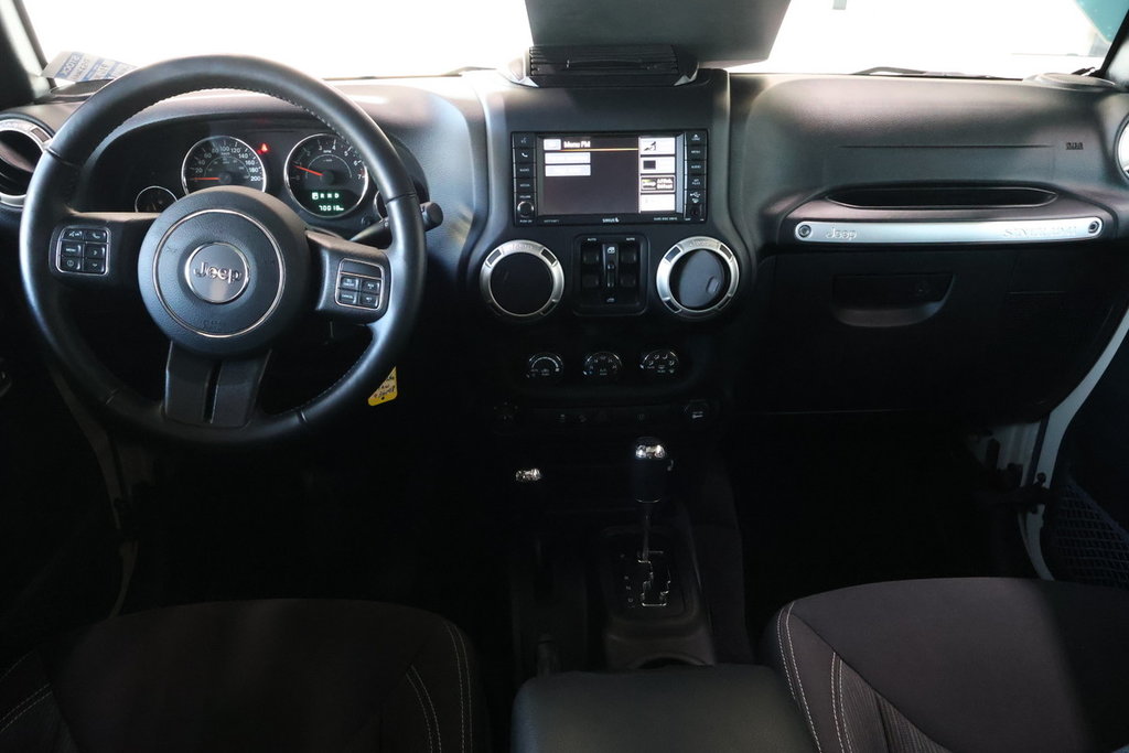 Jeep Wrangler Unlimited Sahara 2 TOITS CERTIFIÉ INSPECTÉ AUTOMATIQUE 2017 à Montréal, Québec - 3 - w1024h768px