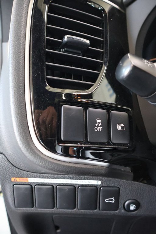 2020 Mitsubishi OUTLANDER PHEV in Montreal, Quebec - 21 - w1024h768px