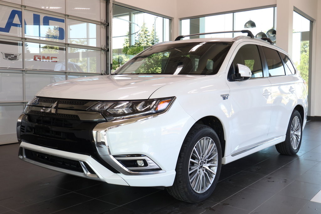 2020 Mitsubishi OUTLANDER PHEV in Montreal, Quebec - 1 - w1024h768px
