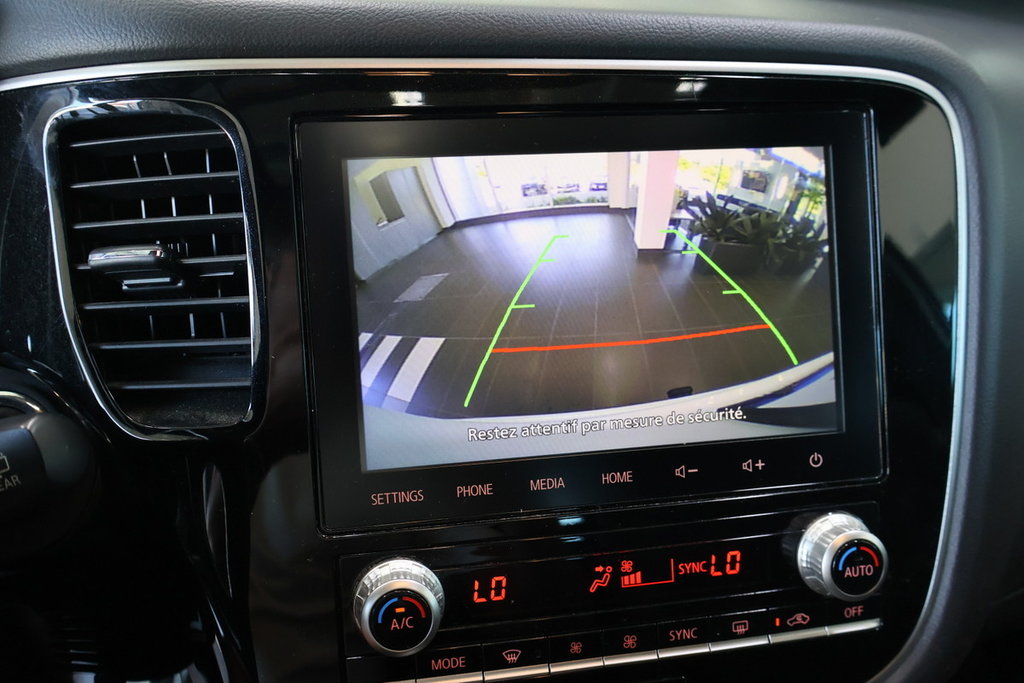 2020 Mitsubishi OUTLANDER PHEV in Montreal, Quebec - 17 - w1024h768px
