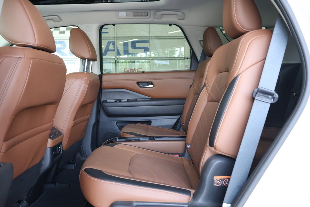 Nissan Pathfinder Platinum 2024 à Montréal, Québec - 22 - w1024h768px