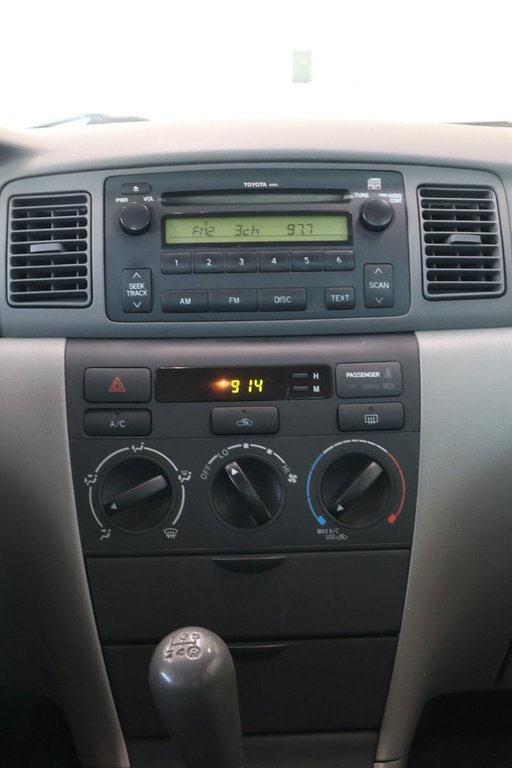 2008 Toyota Corolla in Montreal, Quebec - 5 - w1024h768px