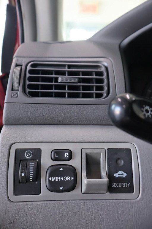 2008 Toyota Corolla in Montreal, Quebec - 14 - w1024h768px