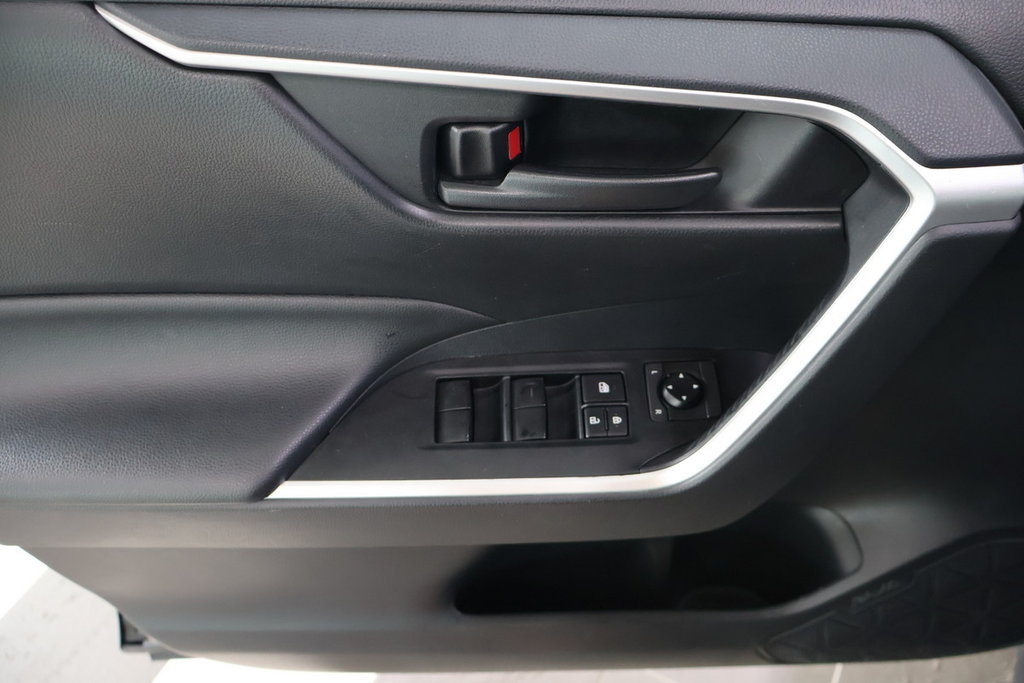 2019 Toyota RAV4 in Montreal, Quebec - 18 - w1024h768px