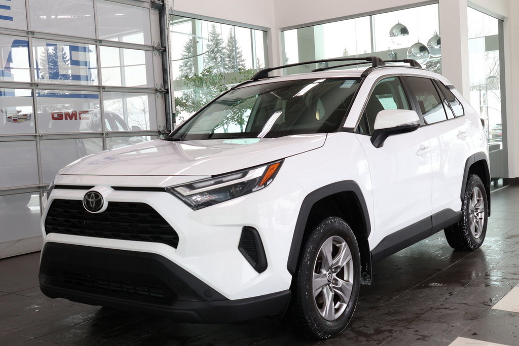 2022 Toyota RAV4 in Montreal, Quebec - 1 - w1024h768px