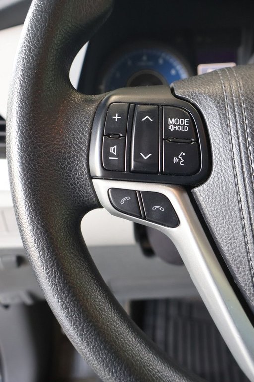 2018 Toyota Sienna in Montreal, Quebec - 11 - w1024h768px