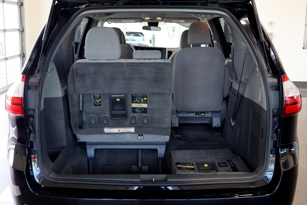 2018 Toyota Sienna in Montreal, Quebec - 21 - w1024h768px