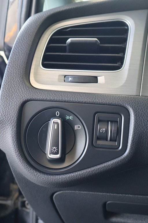 2017 Volkswagen Golf in Montreal, Quebec - 15 - w1024h768px