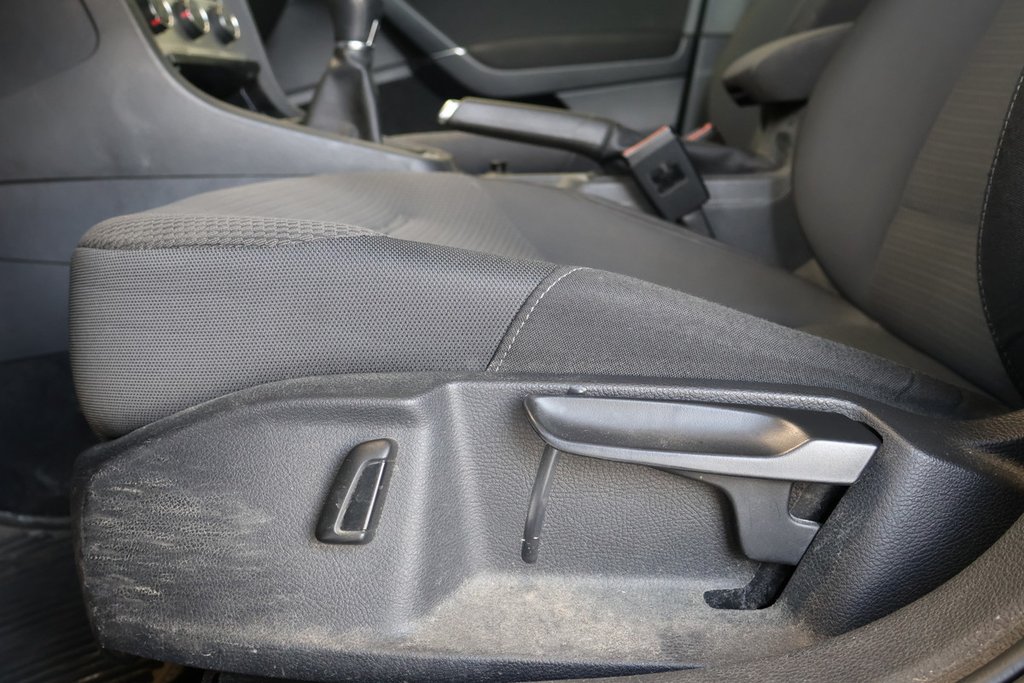 2017 Volkswagen Golf in Montreal, Quebec - 6 - w1024h768px