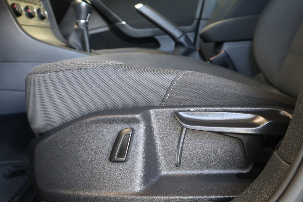 2017 Volkswagen Golf in Montreal, Quebec - 6 - w1024h768px
