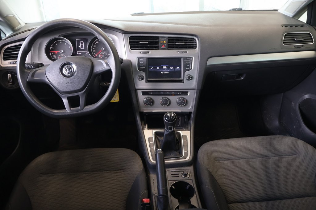 2017 Volkswagen Golf in Montreal, Quebec - 3 - w1024h768px