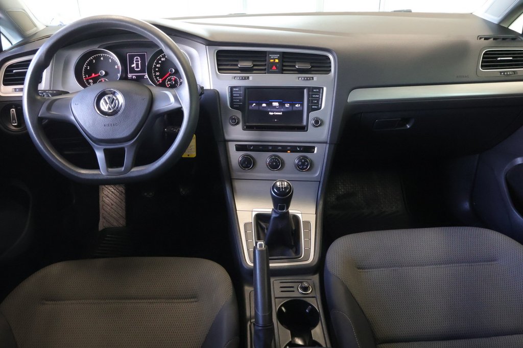 2017 Volkswagen Golf in Montreal, Quebec - 3 - w1024h768px