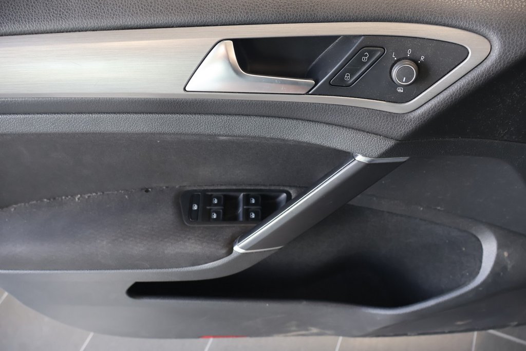 2017 Volkswagen Golf in Montreal, Quebec - 17 - w1024h768px