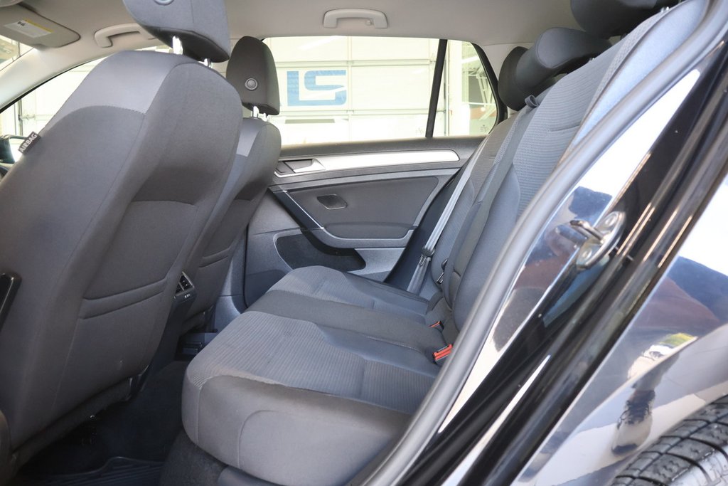 2017 Volkswagen Golf in Montreal, Quebec - 18 - w1024h768px