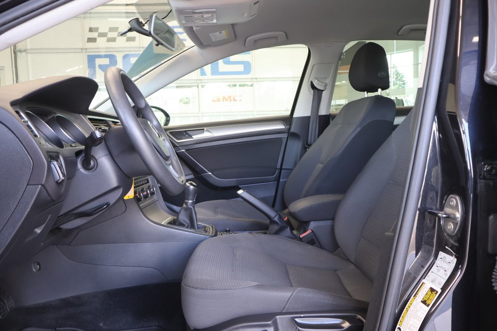 2017 Volkswagen Golf in Montreal, Quebec - 2 - w1024h768px