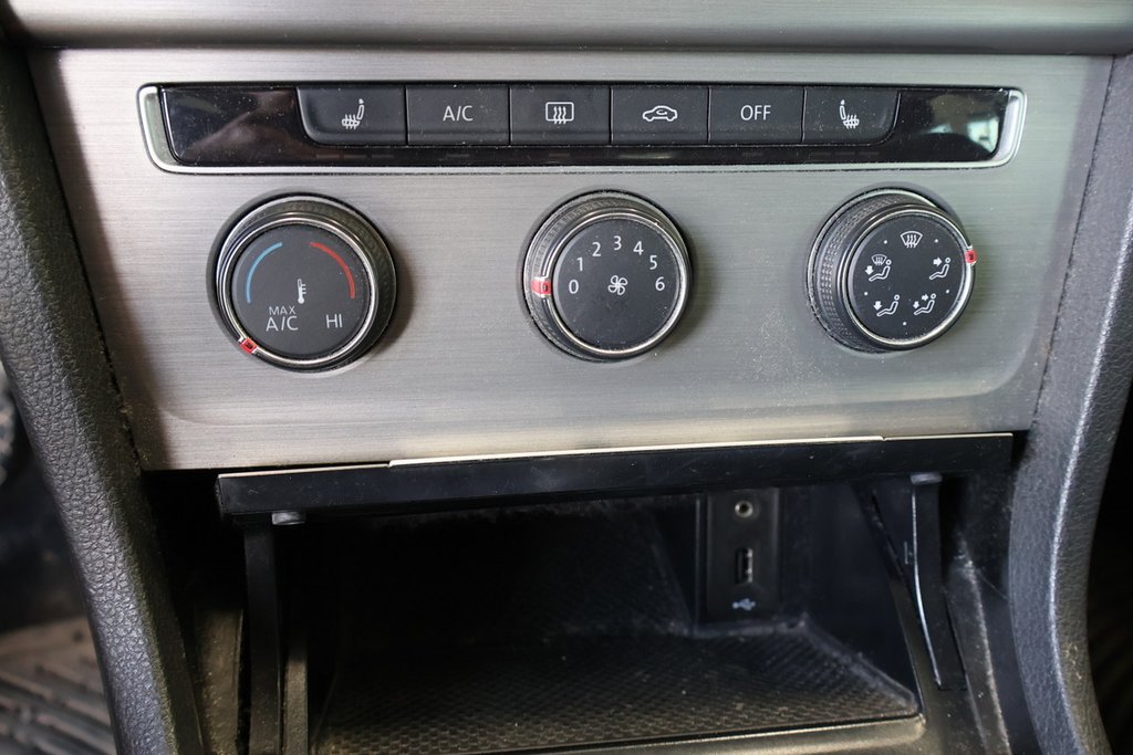 2017 Volkswagen Golf in Montreal, Quebec - 13 - w1024h768px