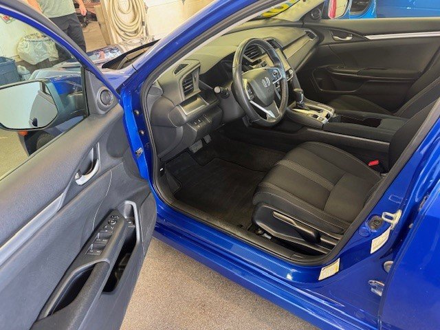 Honda Civic Sedan LX 2017 à L'Étang-du-Nord, Québec - 6 - w1024h768px