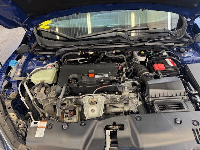 Honda Civic Sedan LX 2017 à L'Étang-du-Nord, Québec - 2 - w1024h768px