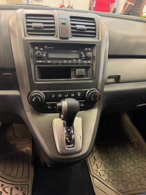 2011 Honda CR-V LX in L'Étang-du-Nord, Quebec - 6 - w1024h768px