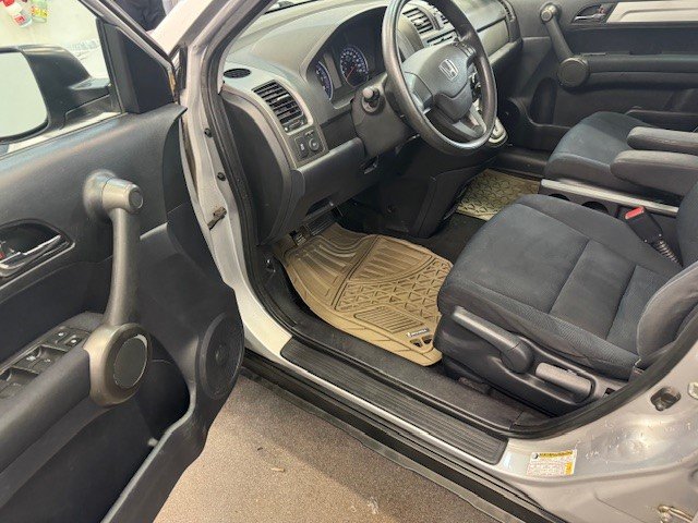 2011 Honda CR-V LX in L'Étang-du-Nord, Quebec - 5 - w1024h768px