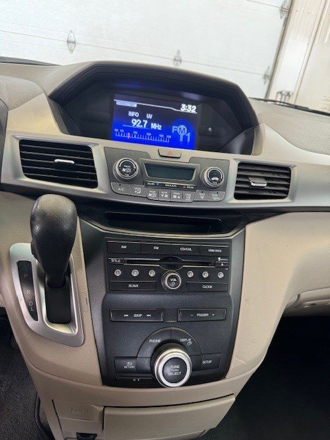 2013 Honda Odyssey LX in L'Étang-du-Nord, Quebec - 6 - w1024h768px