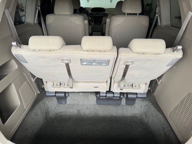 2013 Honda Odyssey LX in L'Étang-du-Nord, Quebec - 9 - w1024h768px