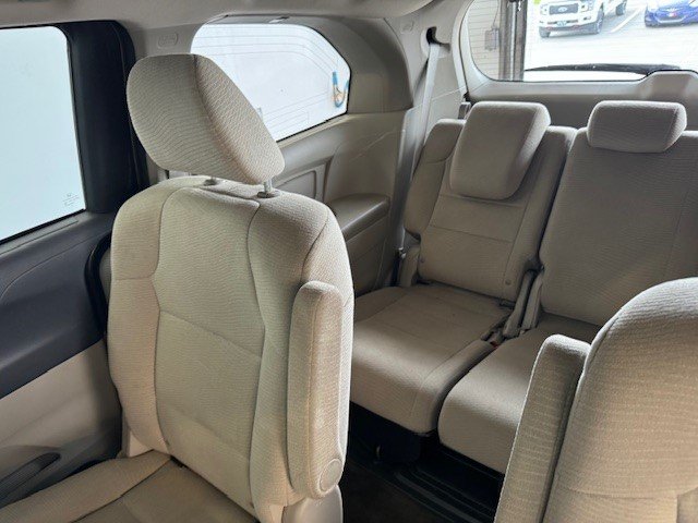 2013 Honda Odyssey LX in L'Étang-du-Nord, Quebec - 8 - w1024h768px