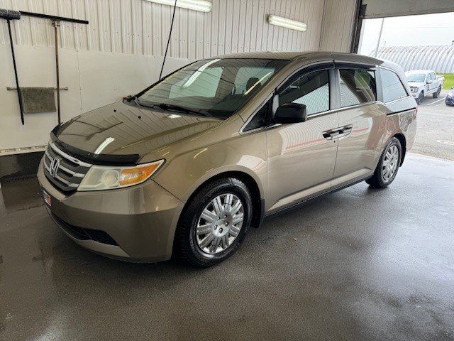2013 Honda Odyssey LX in L'Étang-du-Nord, Quebec - 3 - w1024h768px