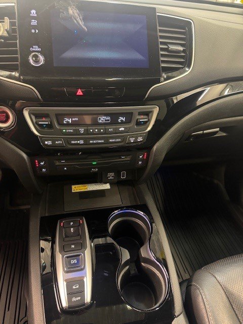 2020 Honda Pilot Touring 8-Passenger in L'Étang-du-Nord, Quebec - 8 - w1024h768px
