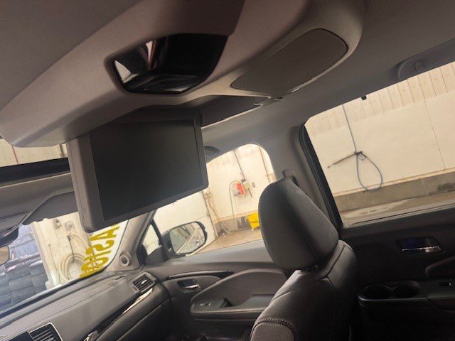 2020 Honda Pilot Touring 8-Passenger in L'Étang-du-Nord, Quebec - 11 - w1024h768px
