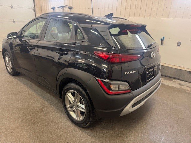 2022 Hyundai Kona Essential in L'Étang-du-Nord, Quebec - 12 - w1024h768px