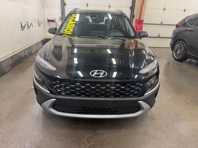 2022 Hyundai Kona Essential in L'Étang-du-Nord, Quebec - 2 - w1024h768px