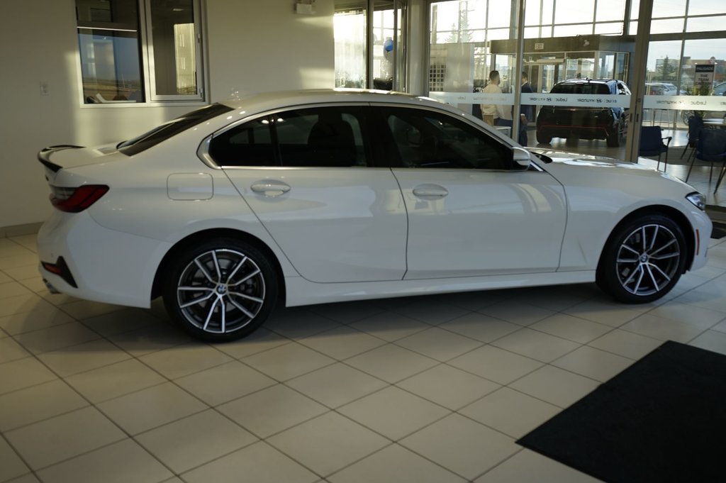 2022  3 Series 330i xDrive in Leduc, Alberta - 8 - w1024h768px