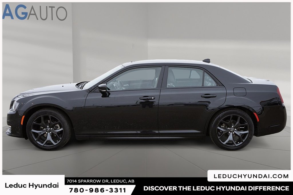 2022 Chrysler 300 Touring L in Leduc, Alberta - 6 - w1024h768px