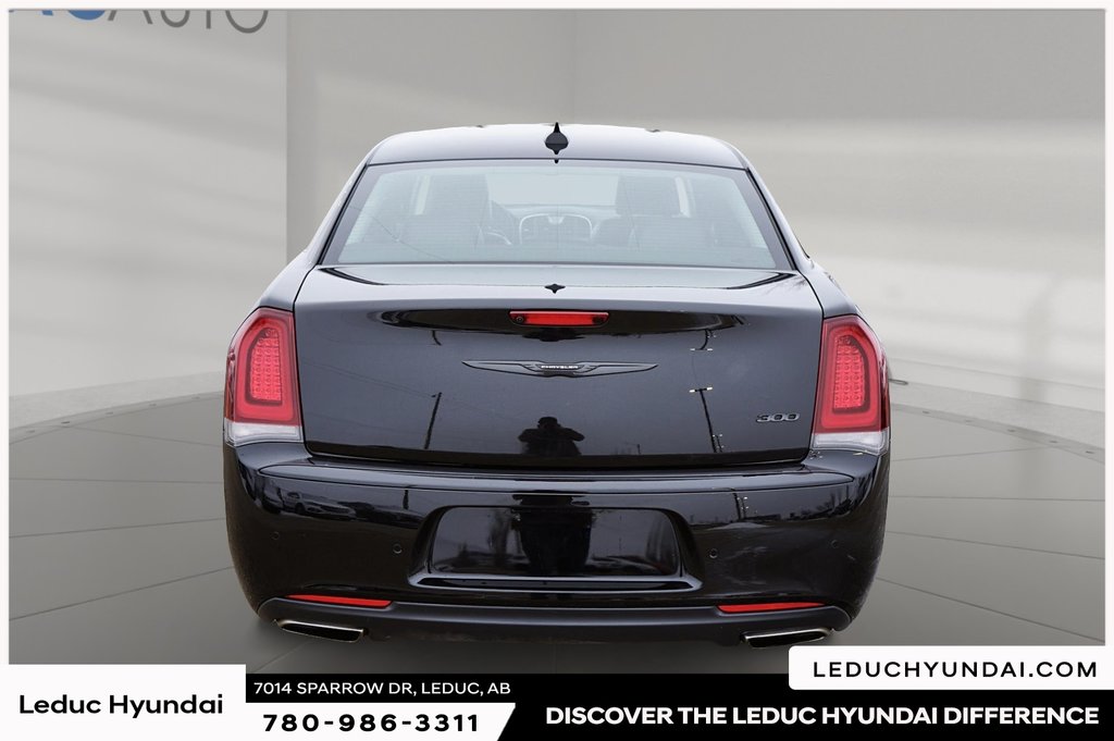 2022 Chrysler 300 Touring L in Leduc, Alberta - 3 - w1024h768px